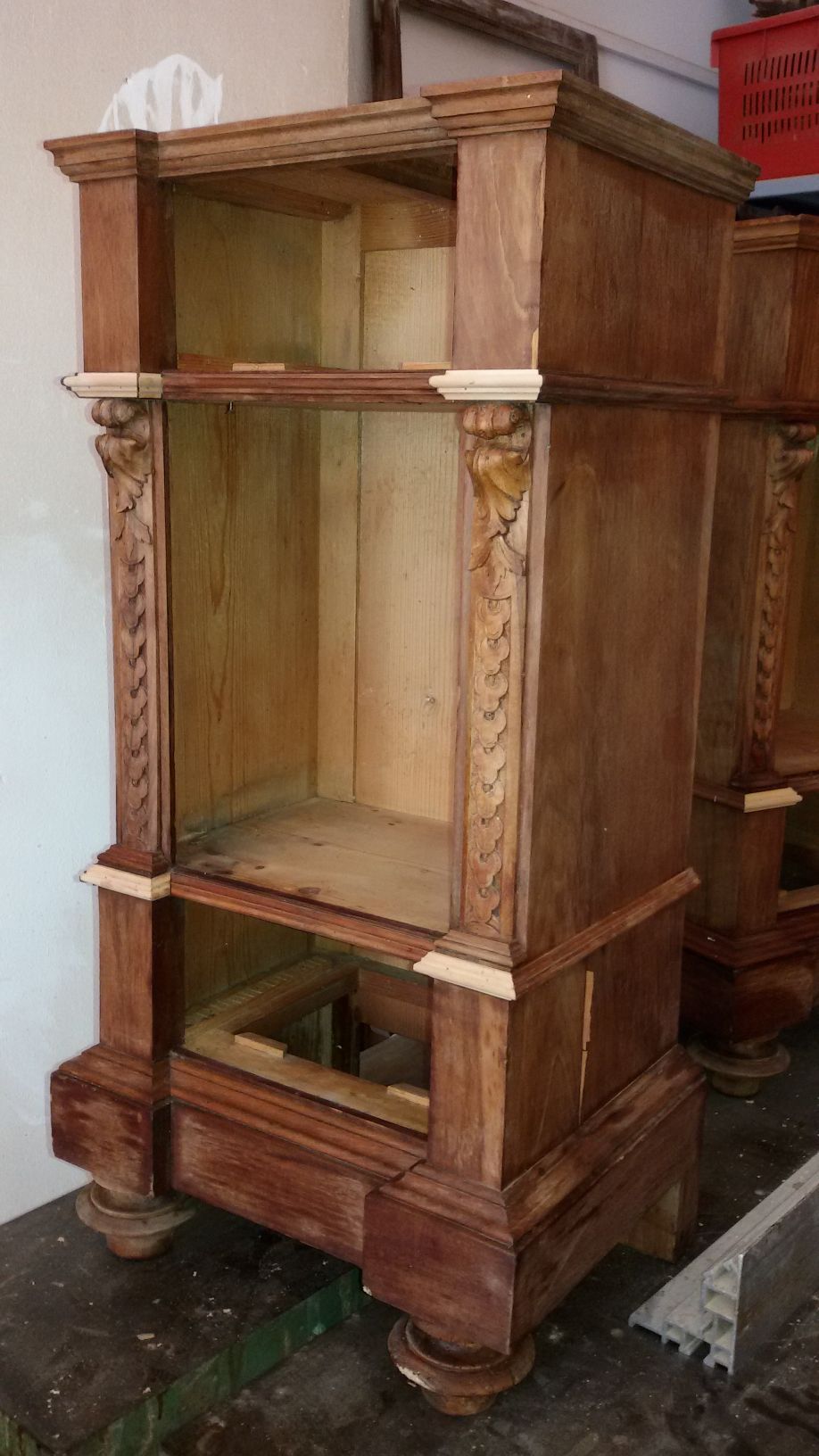 Mobile in legno da restaurare