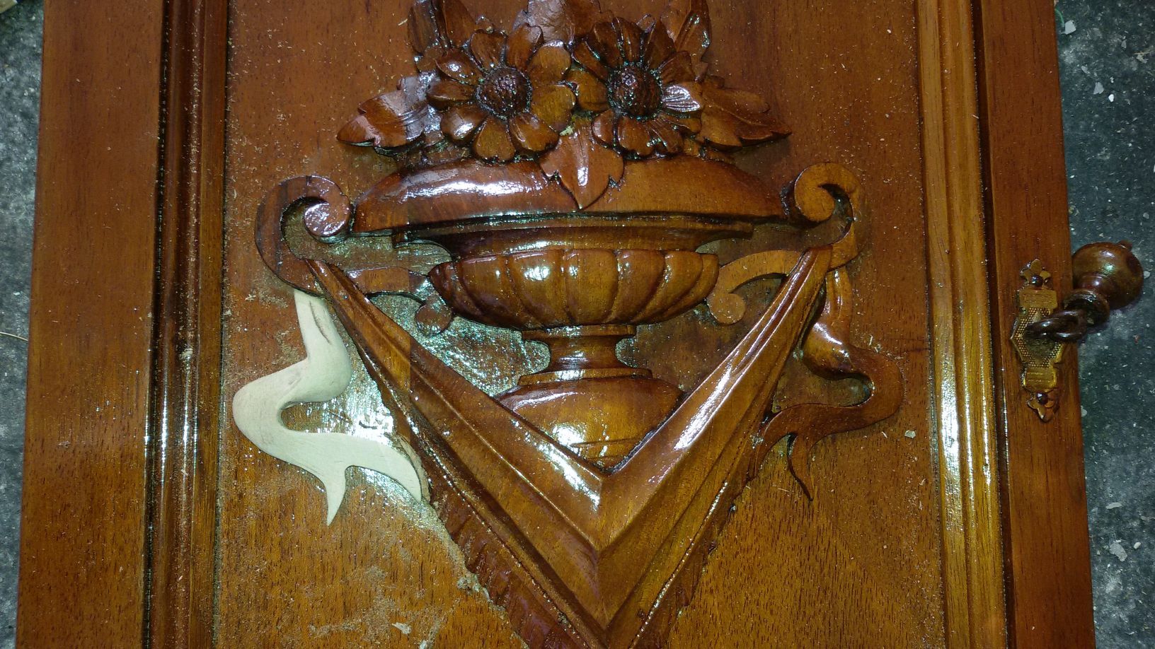 Decorazione mobile da restaurare