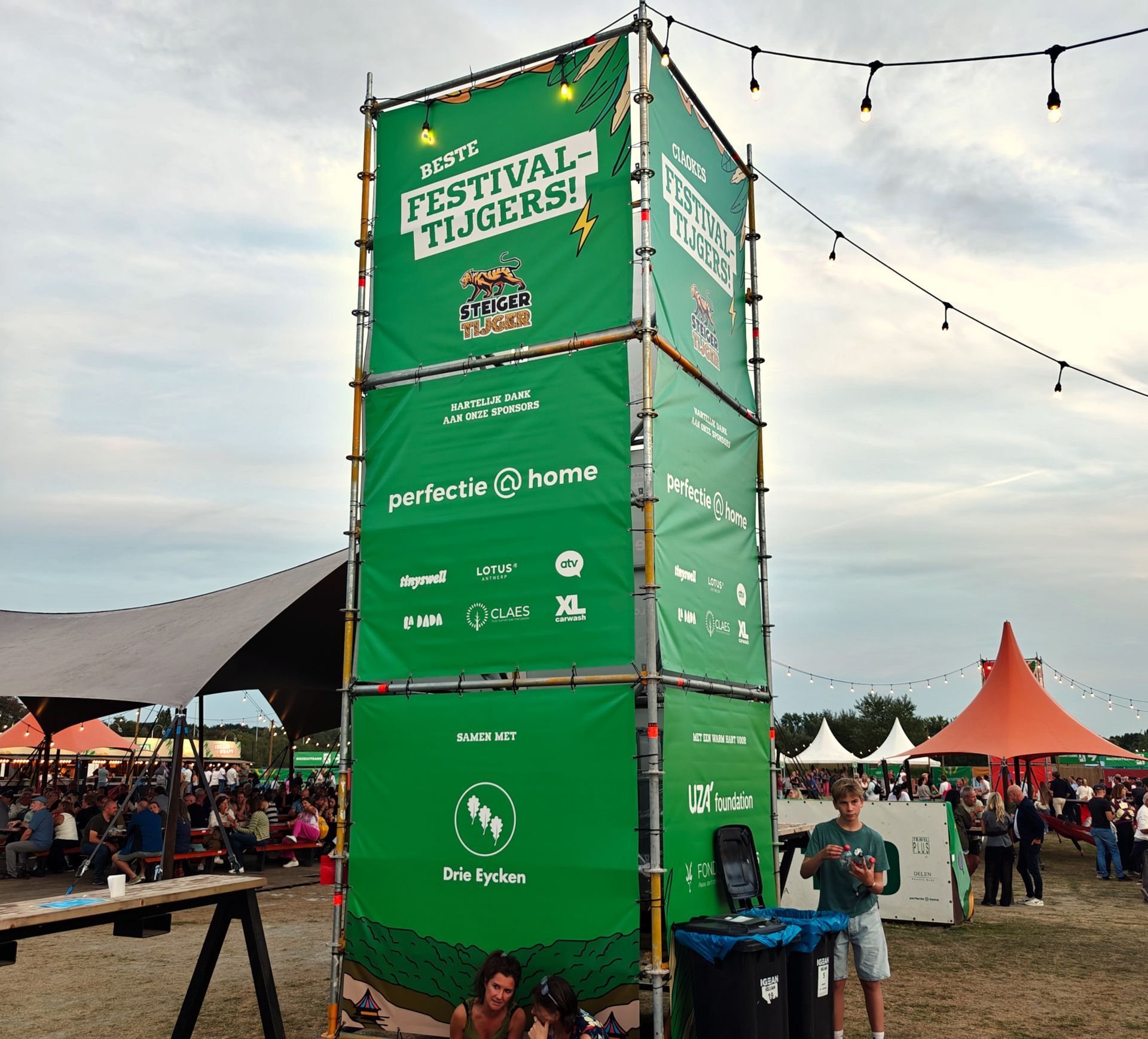 Multidirectionele steigerbouw is een techniek waarbij steigers in verschillende richtingen worden opgebouwd. Dit kan zowel horizontaal als verticaal zijn. Deze techniek biedt veel voordelen ten opzichte van traditionele steigerbouw, omdat het meer flexibiliteit biedt en toelaat om moeilijk bereikbare plekken te bereiken.