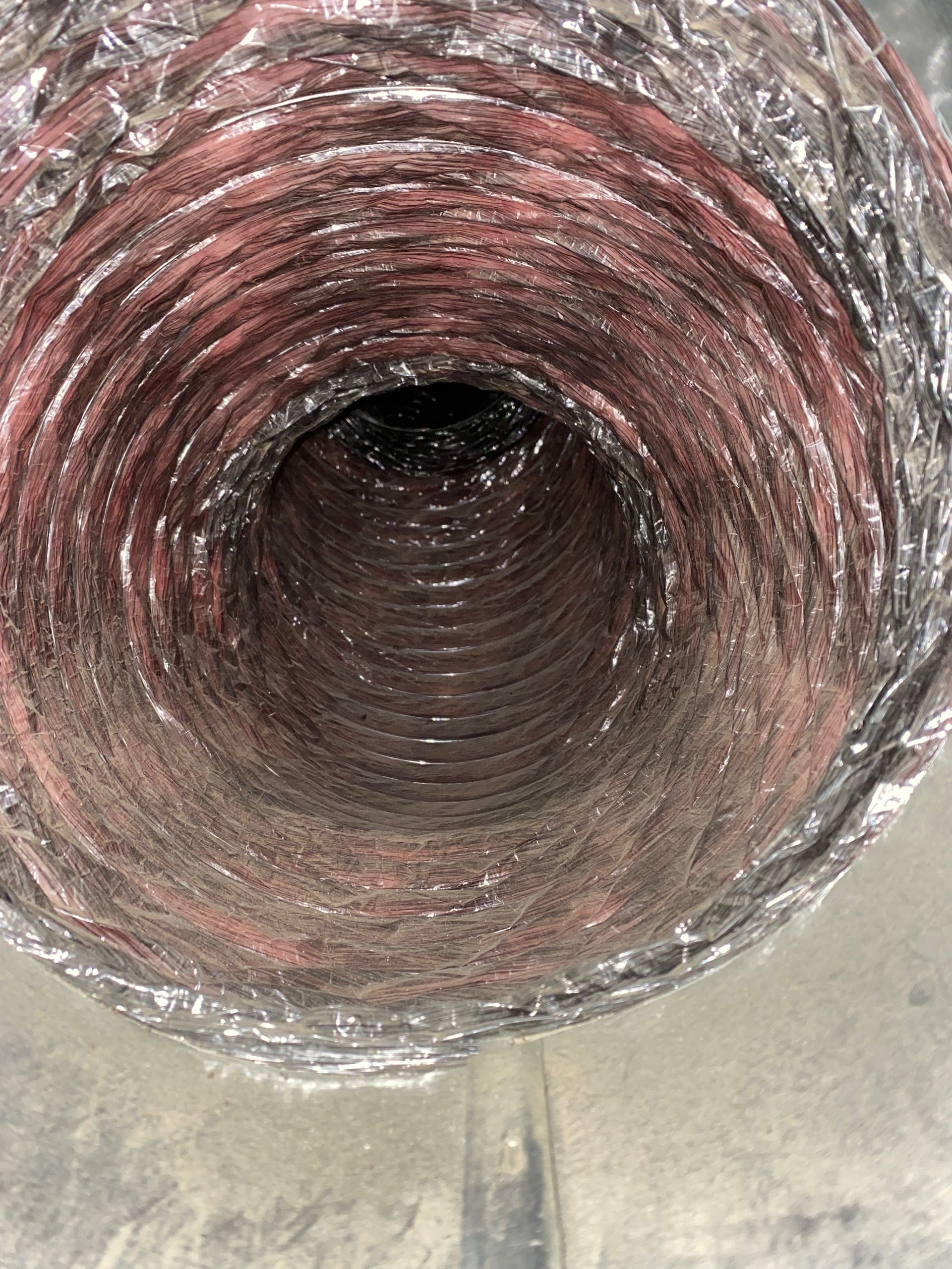 A close up of a duct with a hole in the middle.