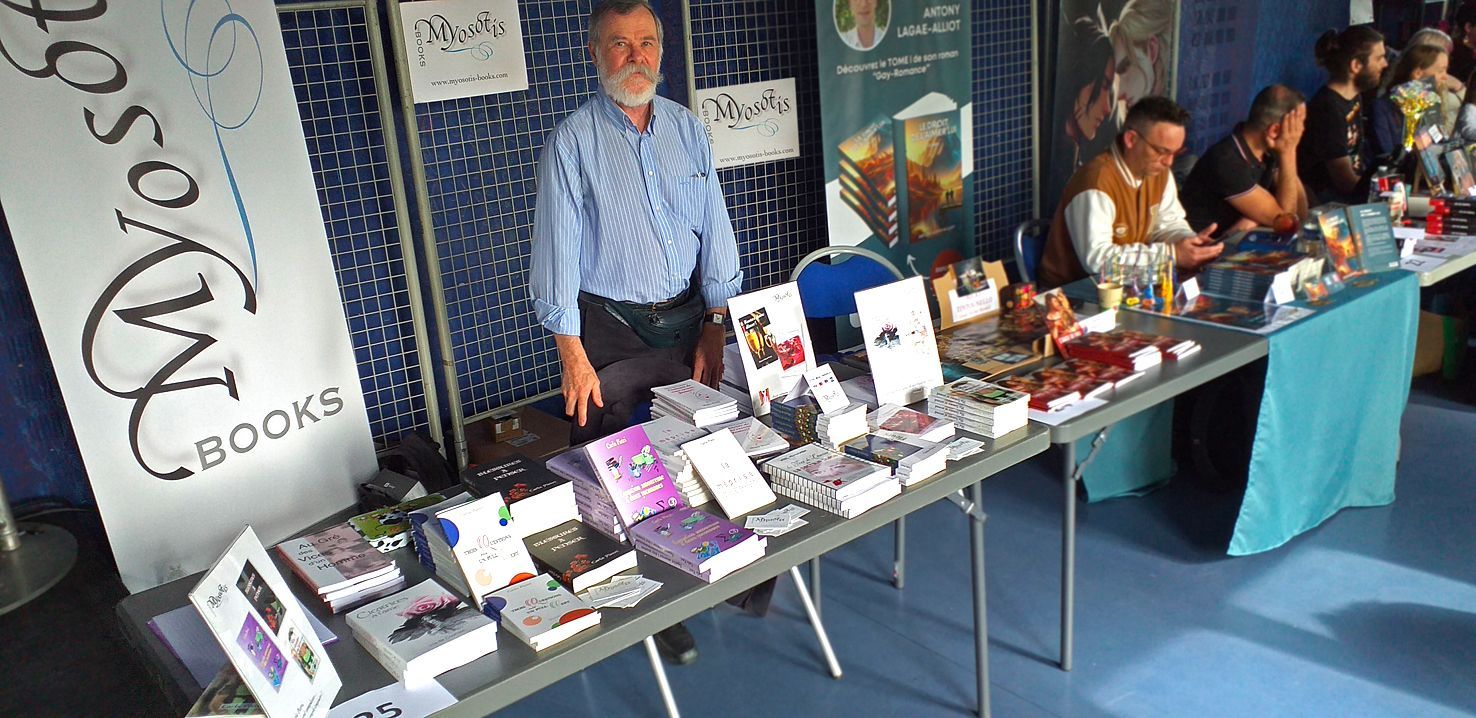 Stand d'éditeur Myosotis-books au Salon du Livre d'Arras 2025