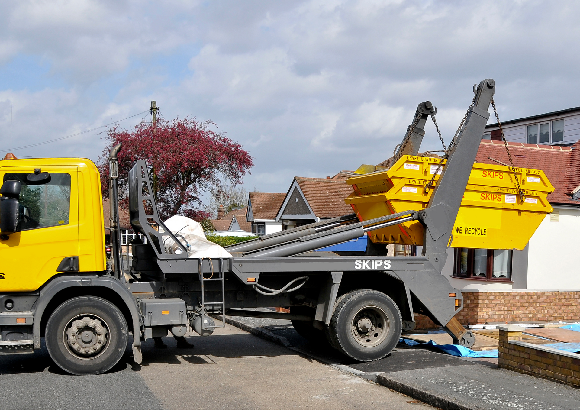 Essential Guide: What to Know Before Hiring a Skip in the UK
