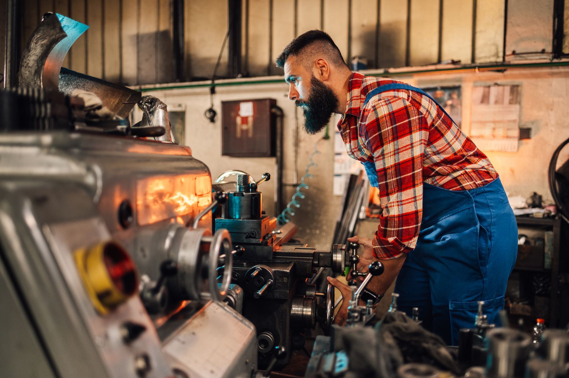 AUTOMOTIVE MACHINIST
