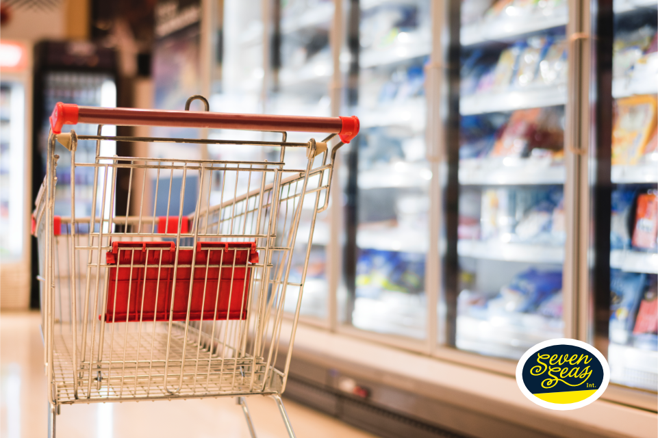 Hollandse Nieuwe wordt verpakt op lijn in retail verpakking met ui