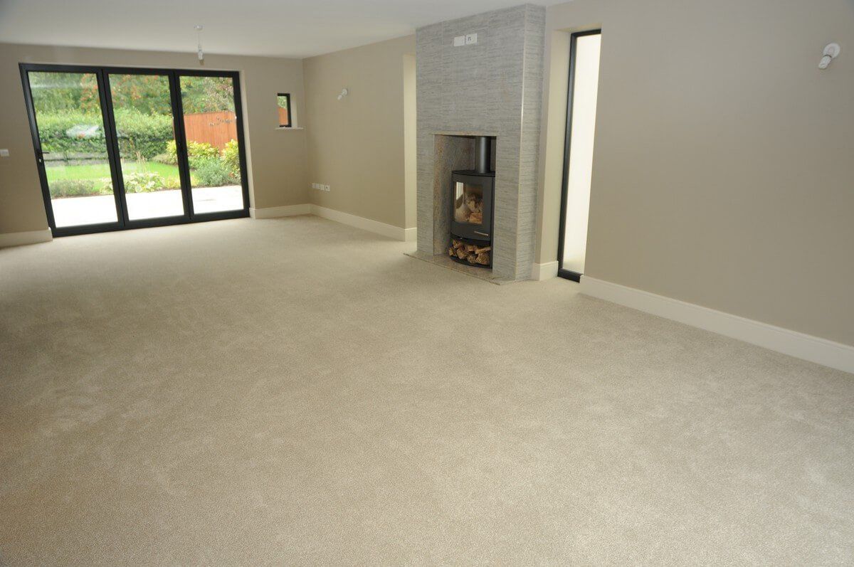 lounge with wide door towards the garden