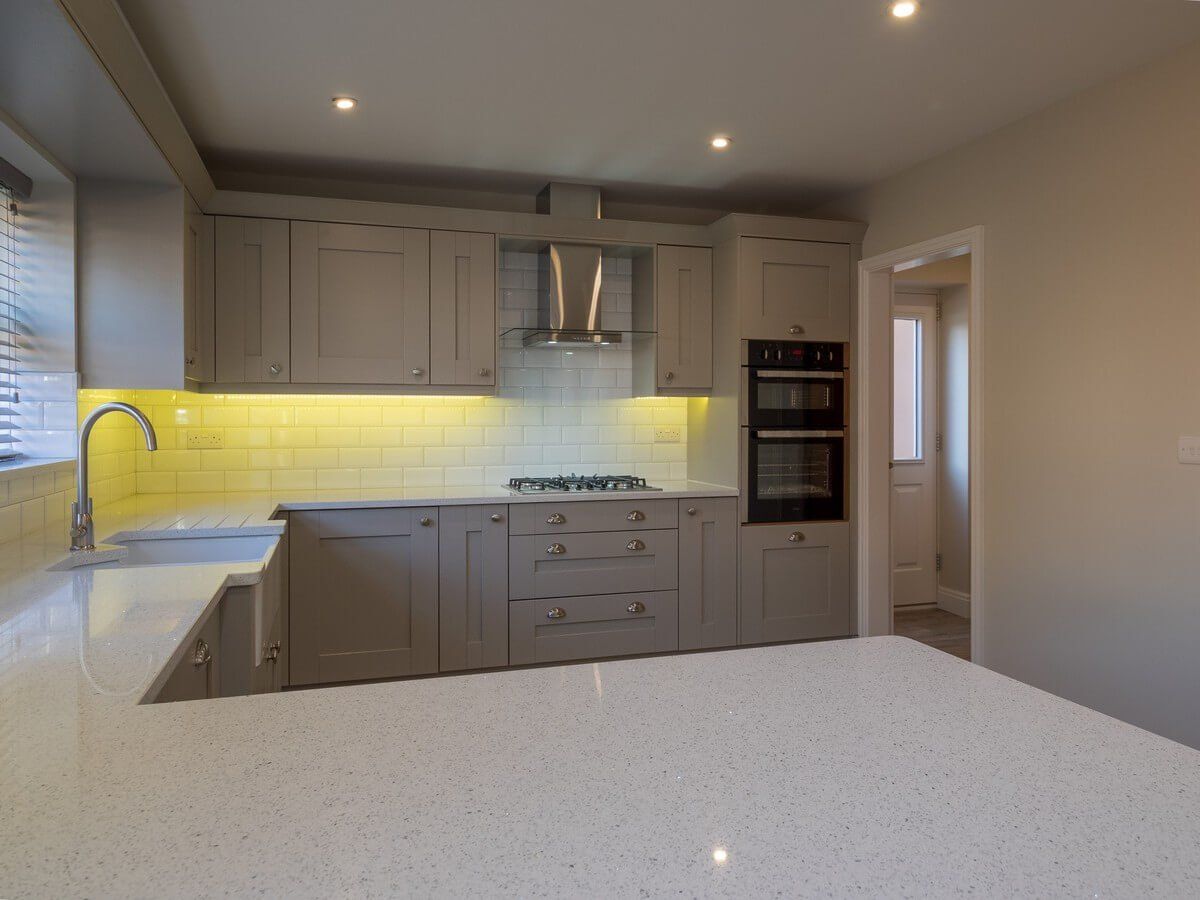white kitchen top 1