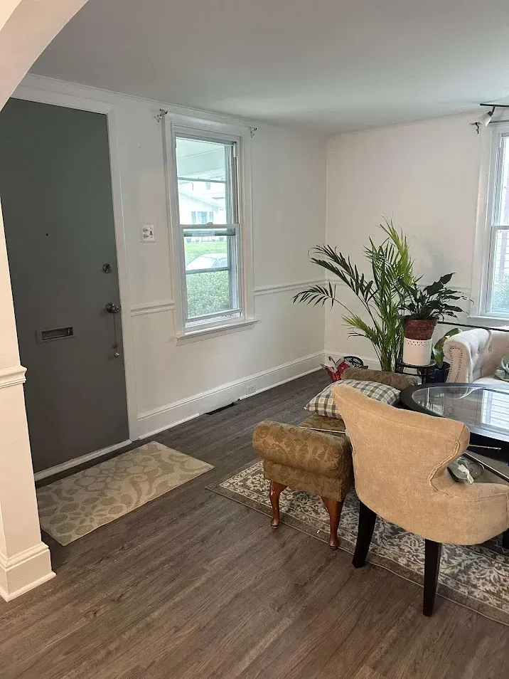Philadelphia PA interior painting – living room with white walls, ceiling and semi-gloss trim by Oasis Painting & Drywall.