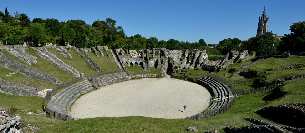 Roman ampitheatre is Saintes