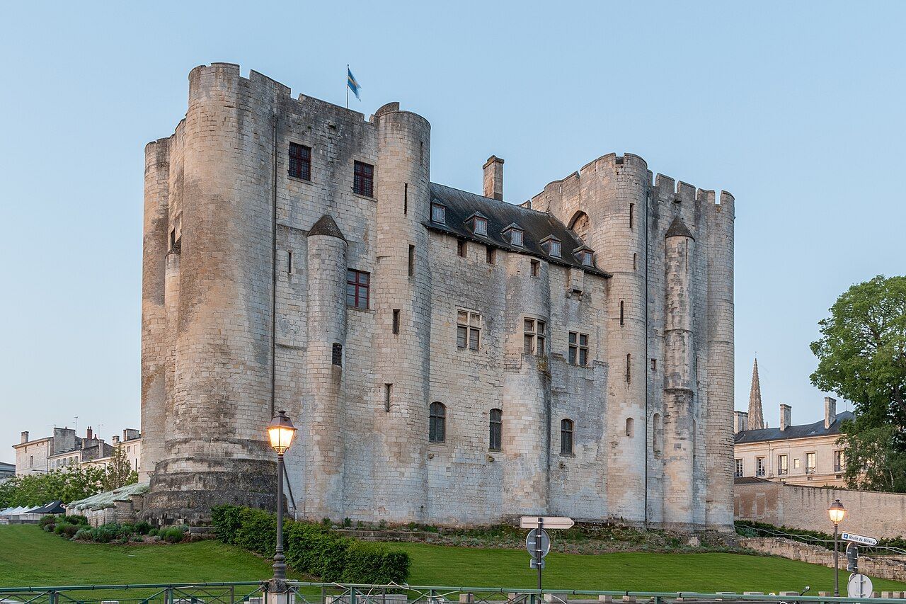stone dungeon castle in Niort