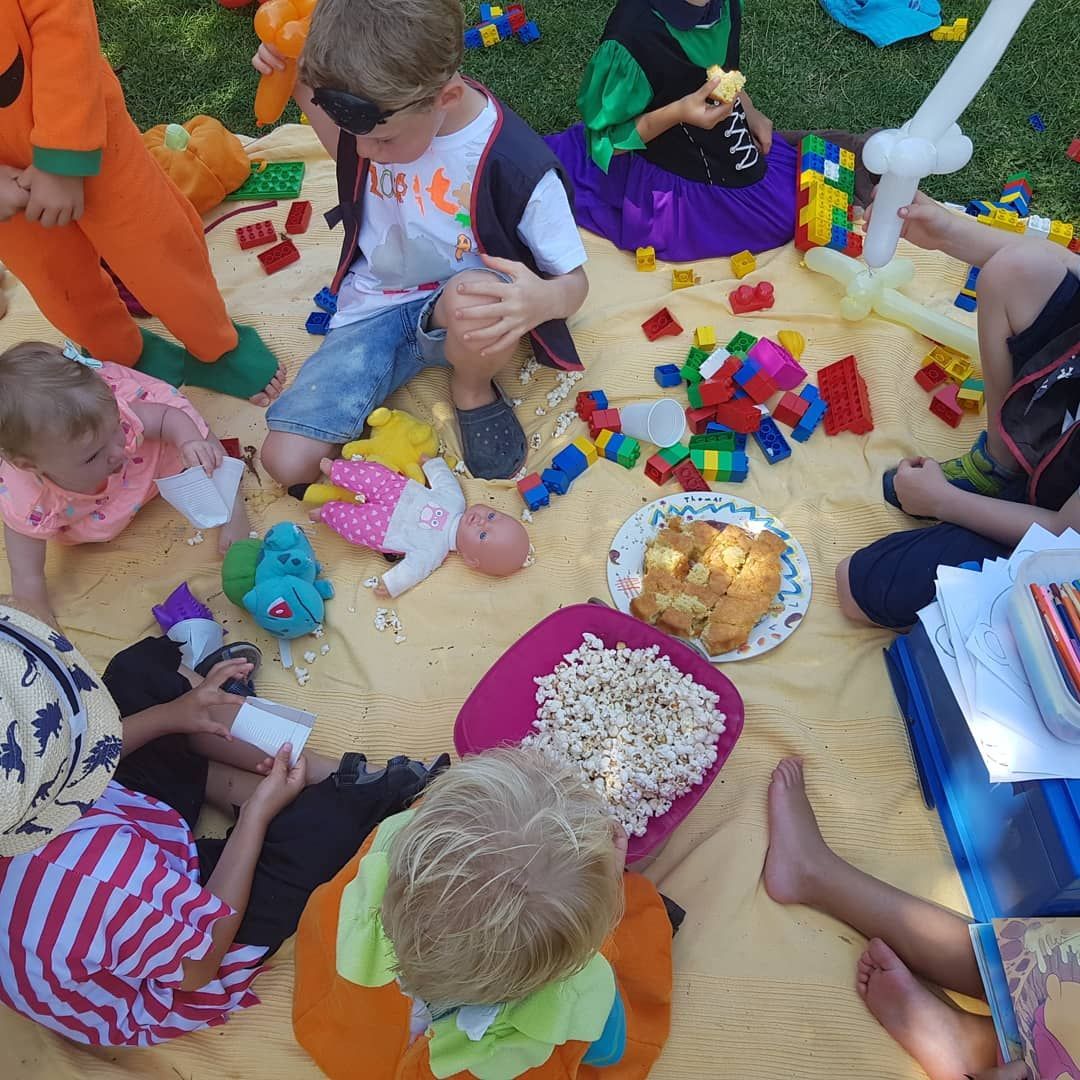 children having a picnic