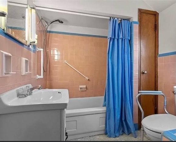 Bathroom before — Pittsburgh, PA — Ahrn City Contracting LLC
