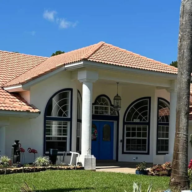 A luxury house in Ormond Beach with an professional roof wash on its terracotta tiled roof.