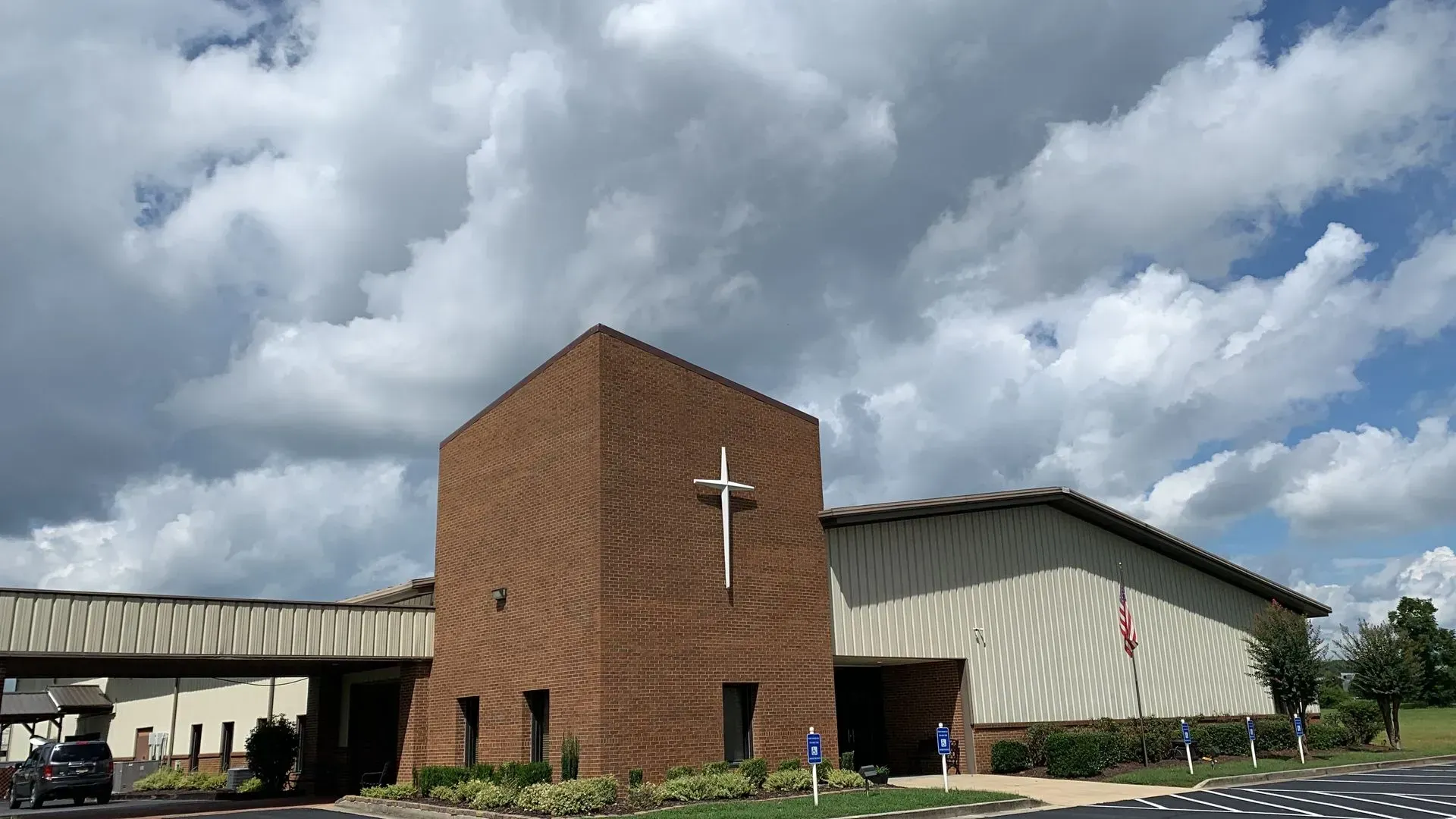 A church with a cross on the front of it.