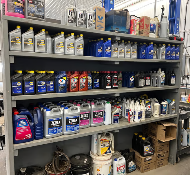 Oil cans on various shelves | Itasca Automotive