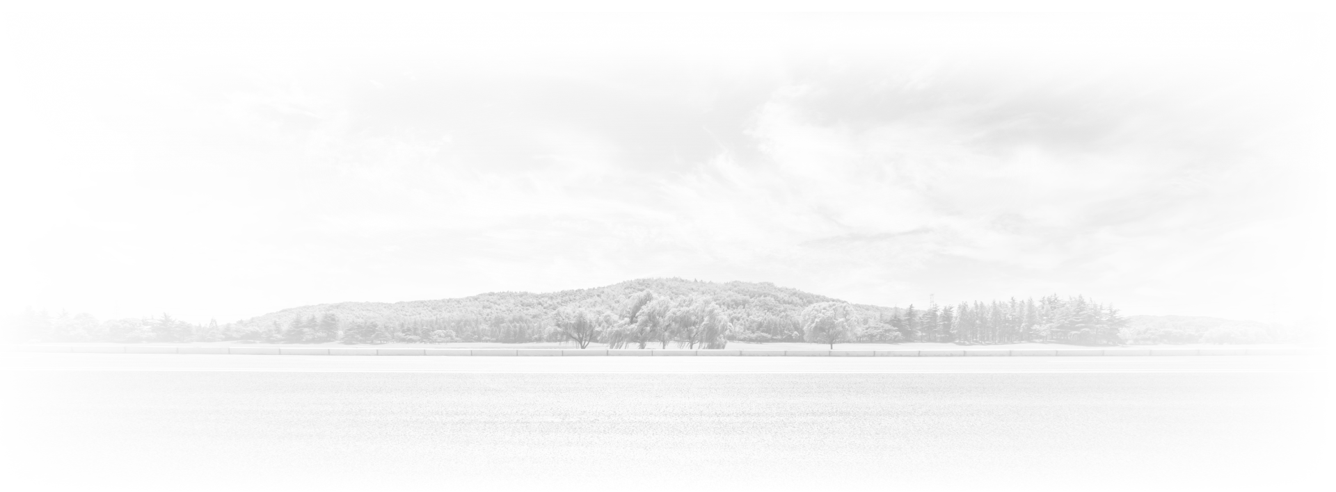 Scenery of mountains and trees in grayscale | Itasca Automotive