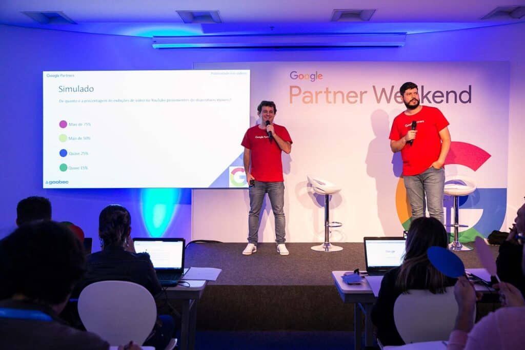 João Dalla e Daniel Santos, diretores Goobec, fazendo um treinamento apresentação em um evento de parceiros do Google