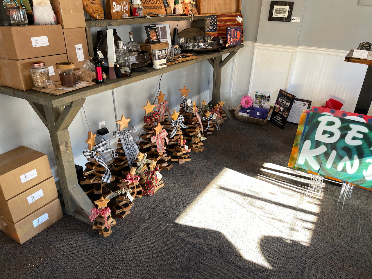 A room with a sign that says be kind on it