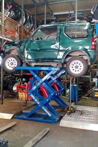 Demolizione di un'auto