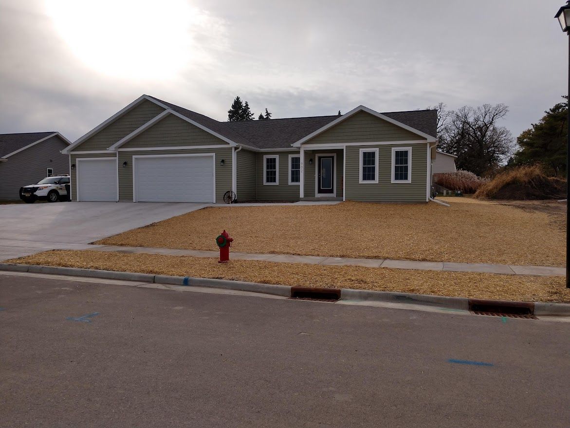 erics lawn and landscaping - new lawn 2