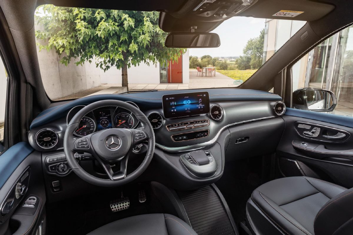 Vachoux limousine Genève intérieur Mercedes EQV électrique