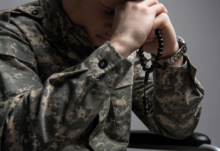 army troop praying the rosary