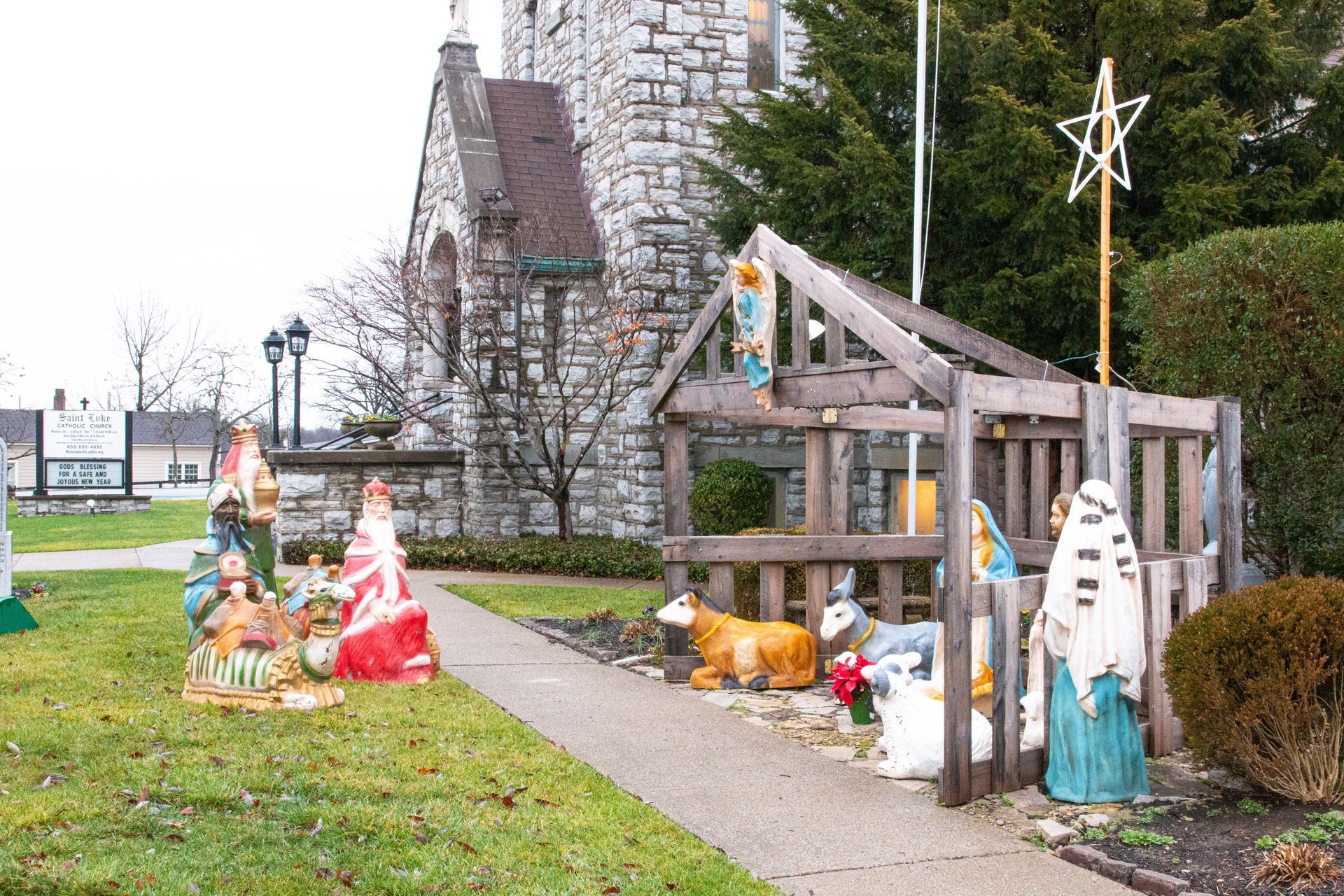 christmas outdoor nativity st. luke