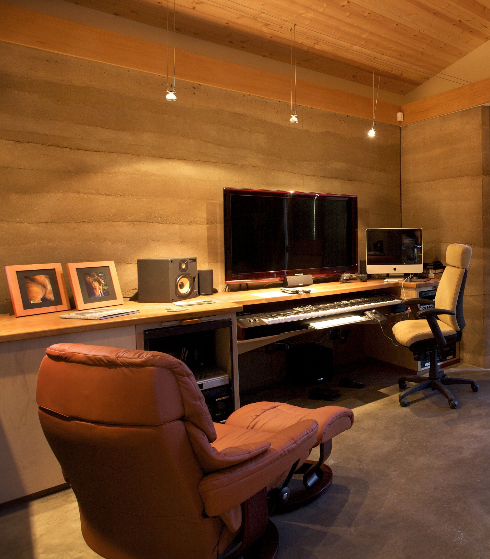 office with rammed earth SIREWALLs