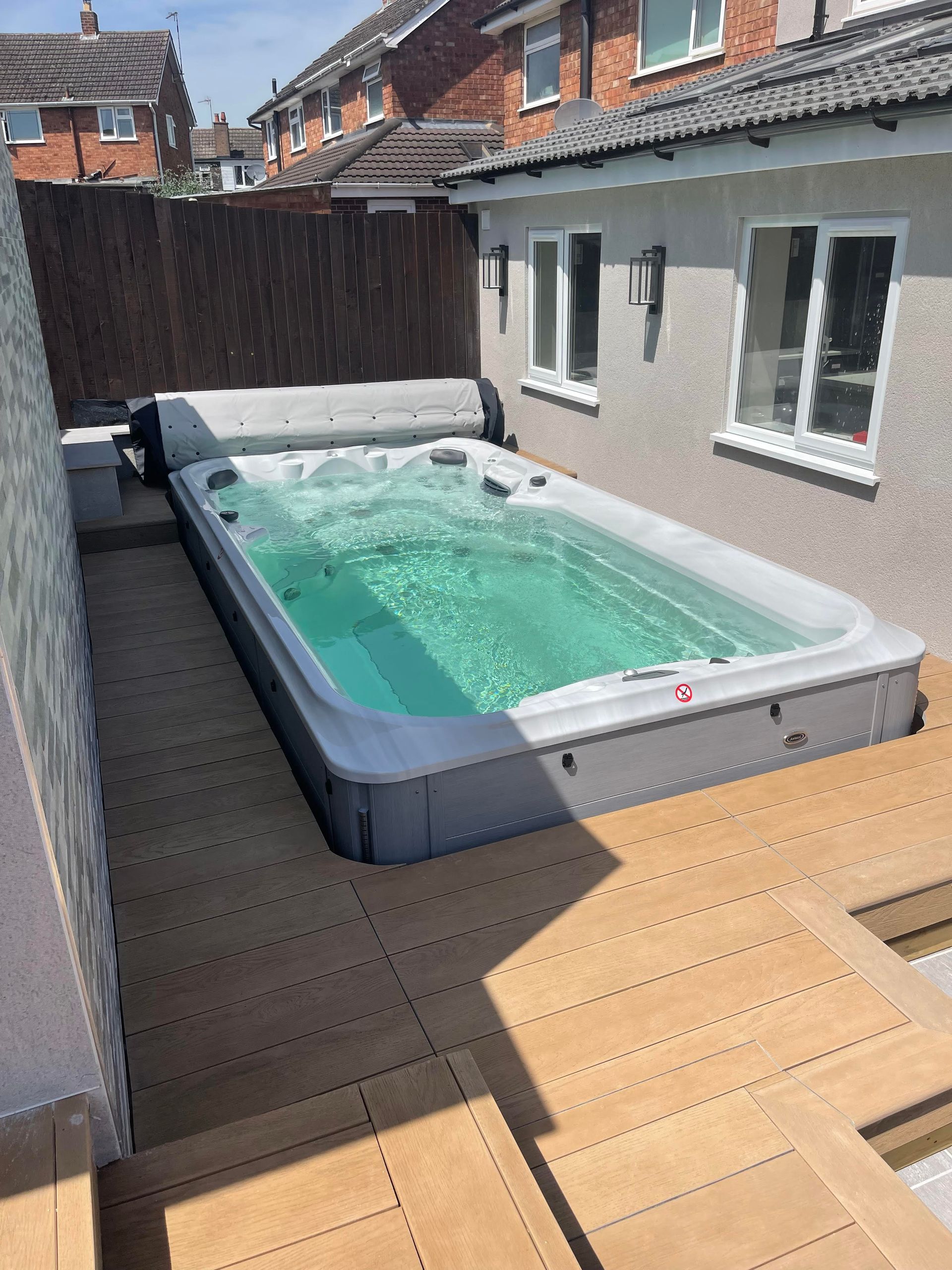 Jacuzzi J-16 Swim Spa