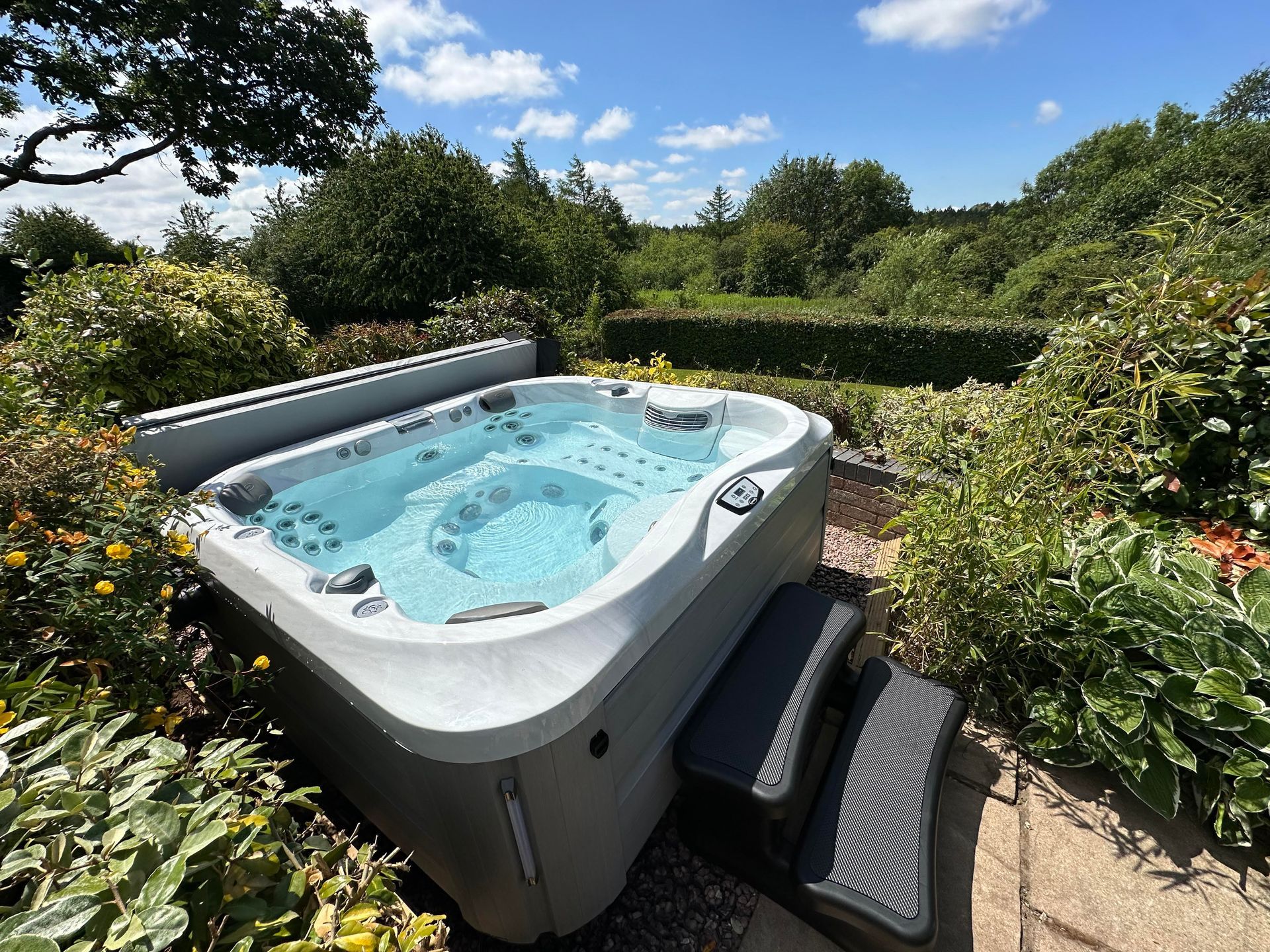 Jacuzzi J355 Hot Tub