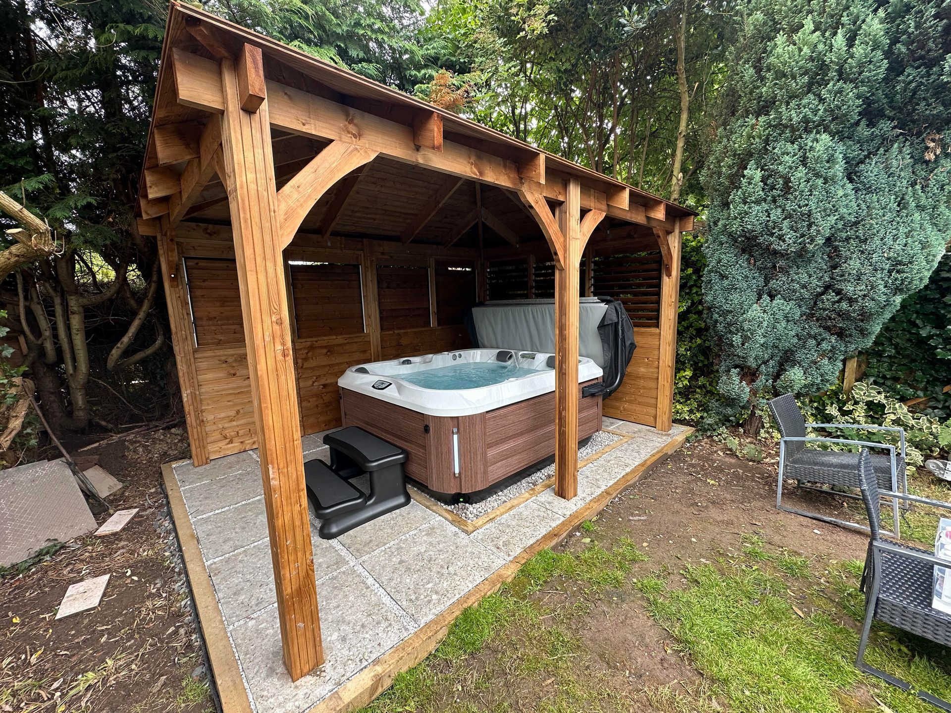 Jacuzzi J-325 Hot Tub