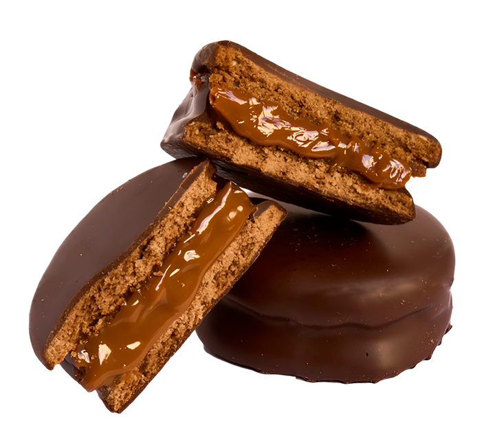 Una galleta cubierta de chocolate a la que le han quitado un mordisco.