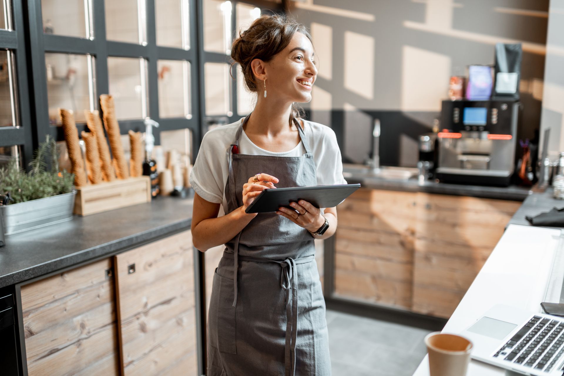 A small business owner, working in an ice cream shop, wonders about the differences of hsa vs fsa, hsa vs fsa for employers