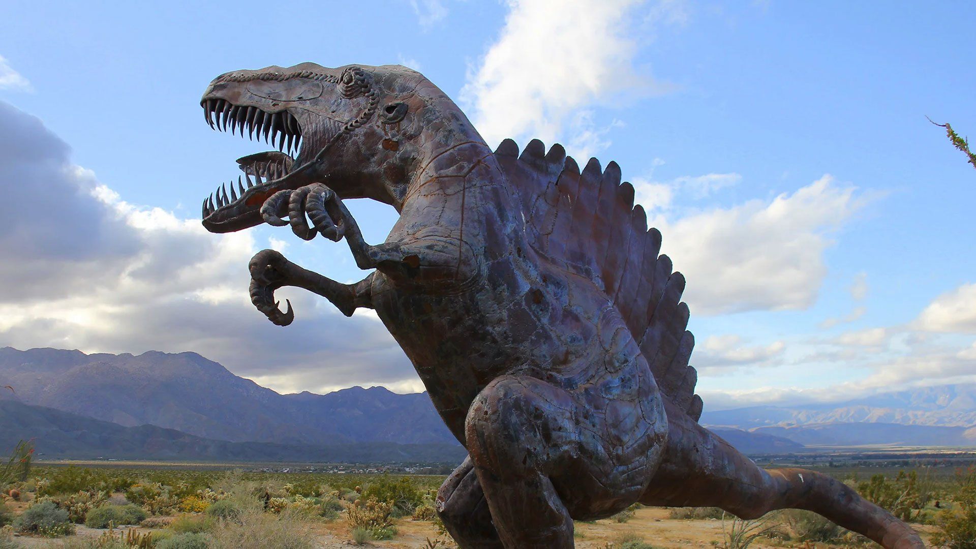 spineosaurus-sculpture