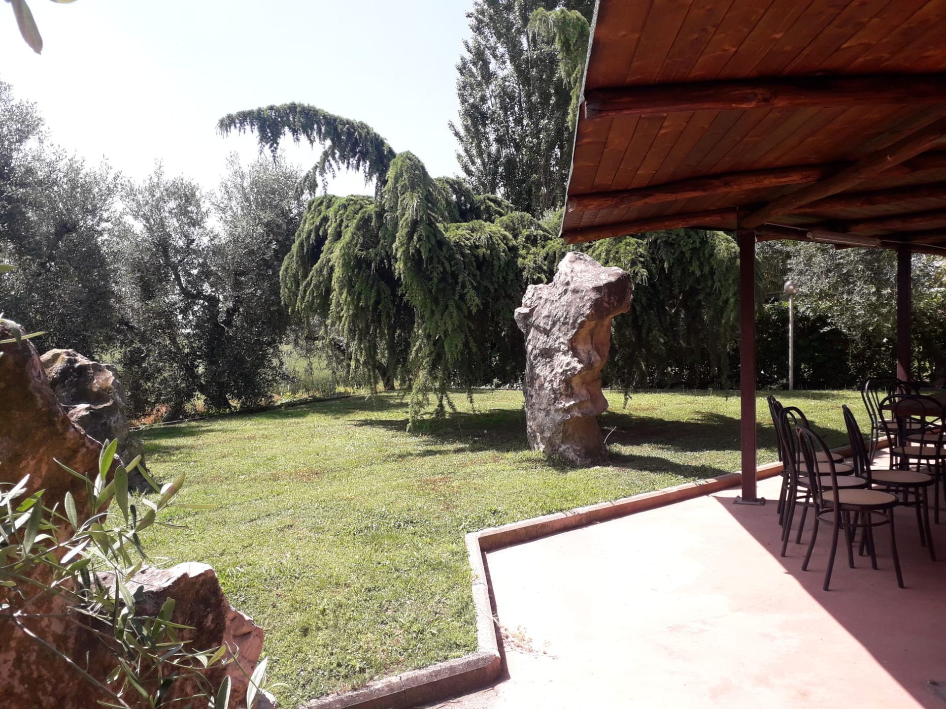 spazi esterni del ristorante pizzeria da Marino a Pontinia (LT)