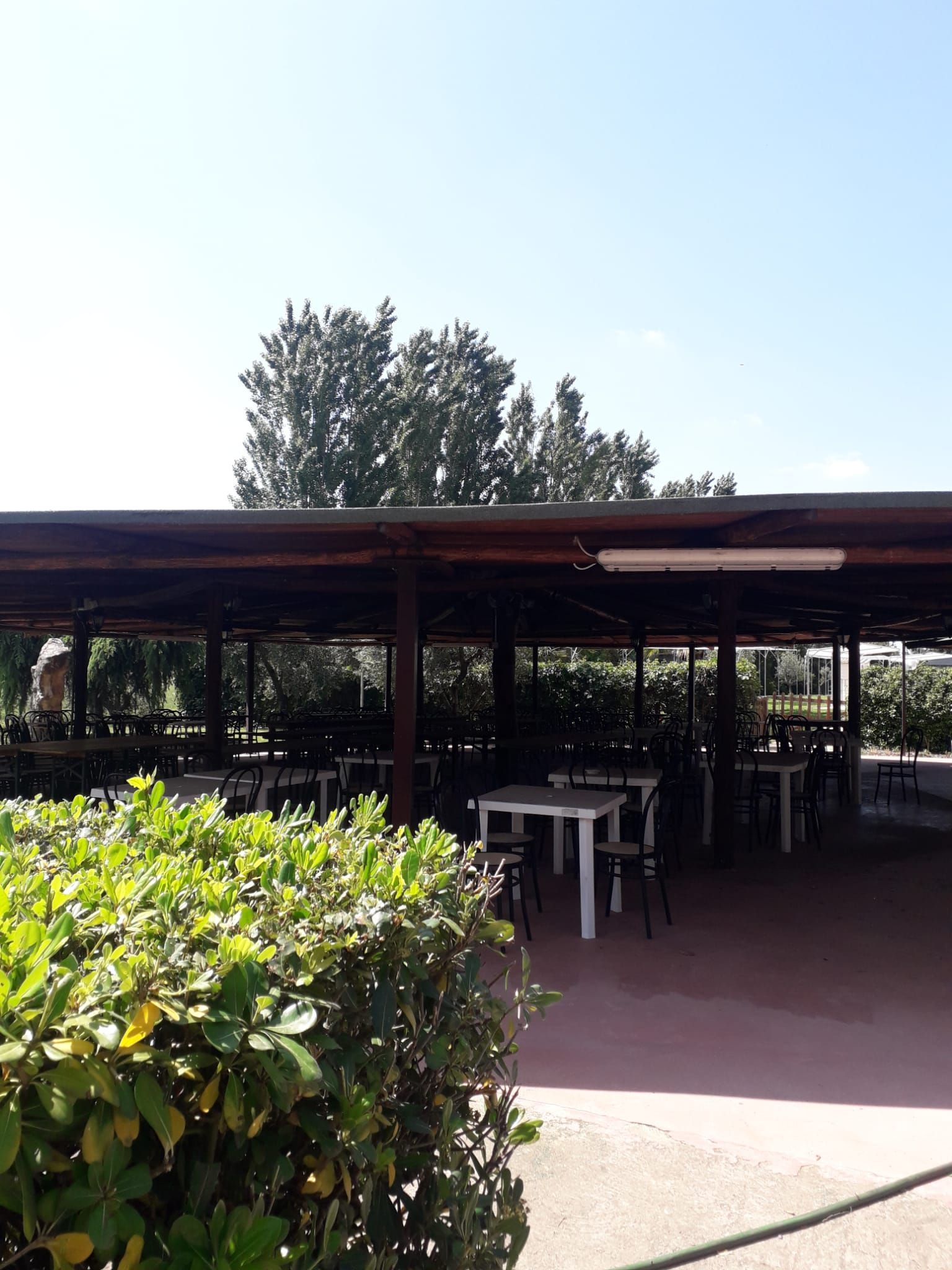 spazi esterni del ristorante pizzeria da Marino a Pontinia (LT)