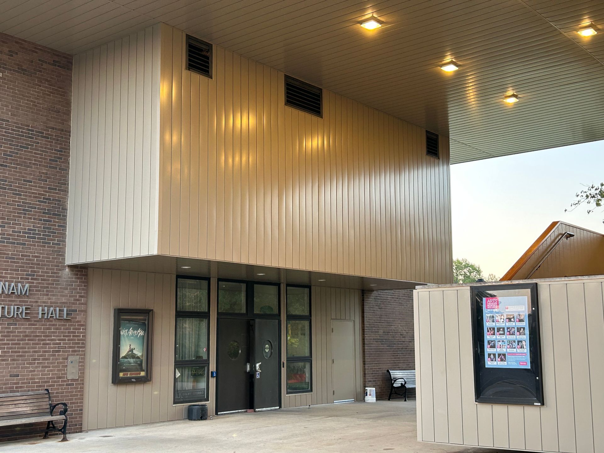 A large building with a sign on the side that says ' theatre '