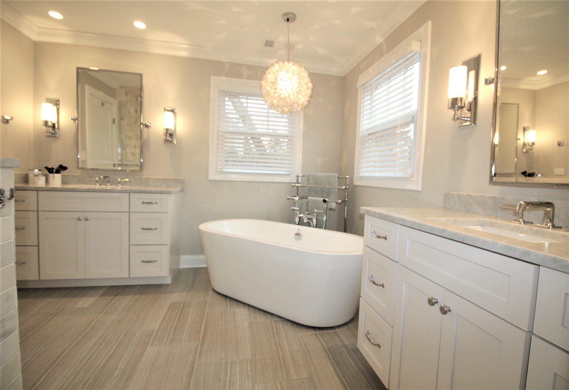 A bathroom with two sinks and a bathtub