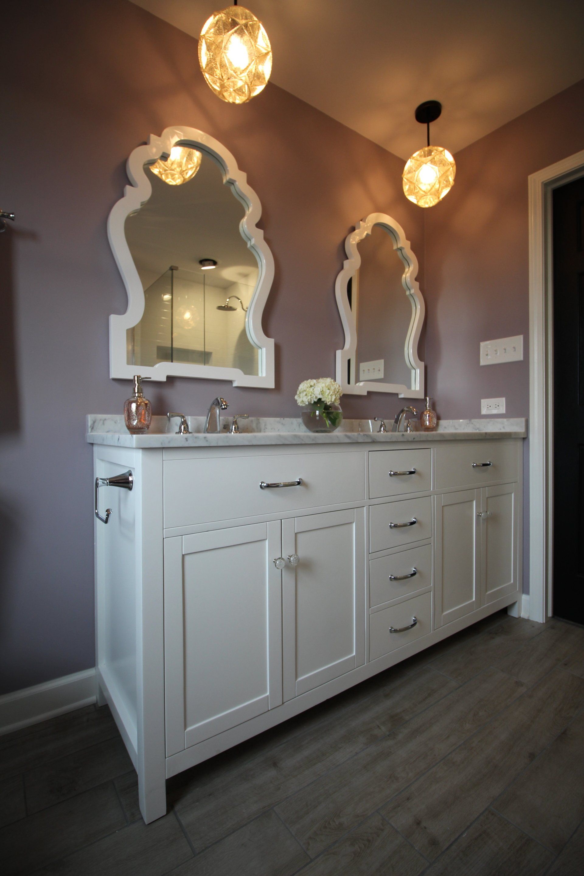 A bathroom with two sinks and two mirrors