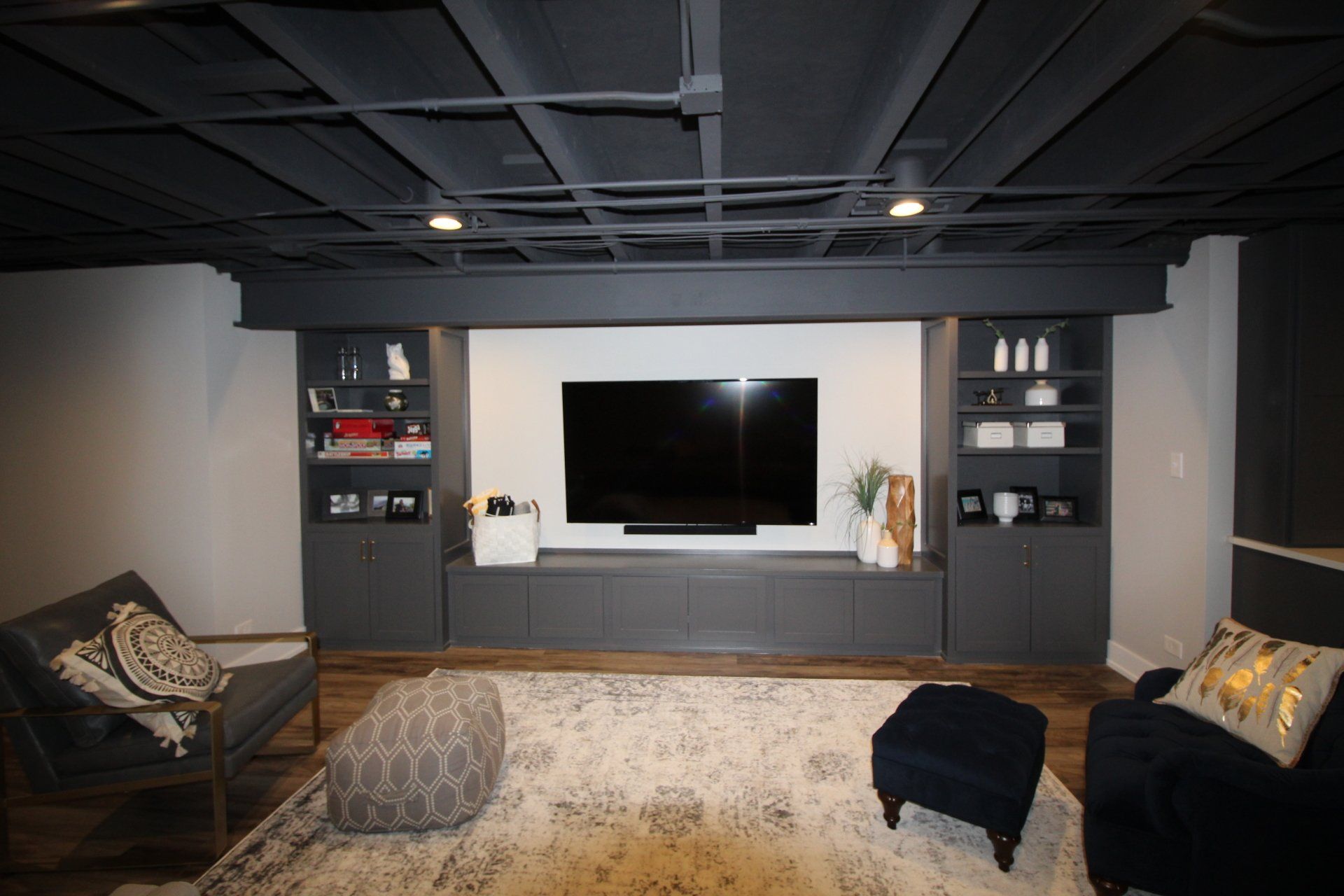 A living room with a flat screen tv on the wall