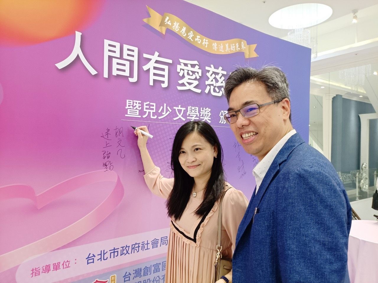 「工商時報:用音樂分享喜悅 用甜點傳遞幸福」