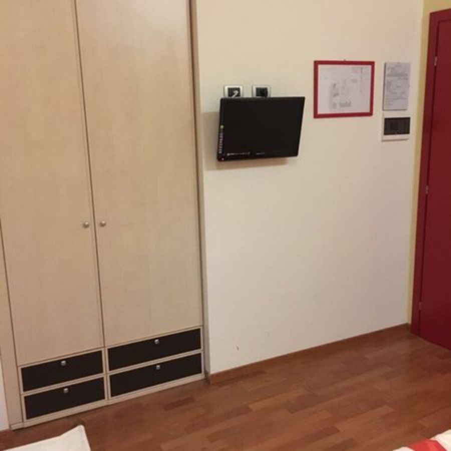 camera con TV e bagno privato