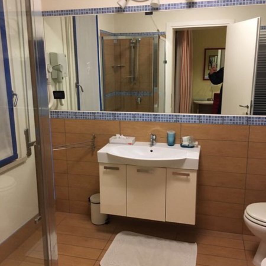 bagno di una camera dell'hotel