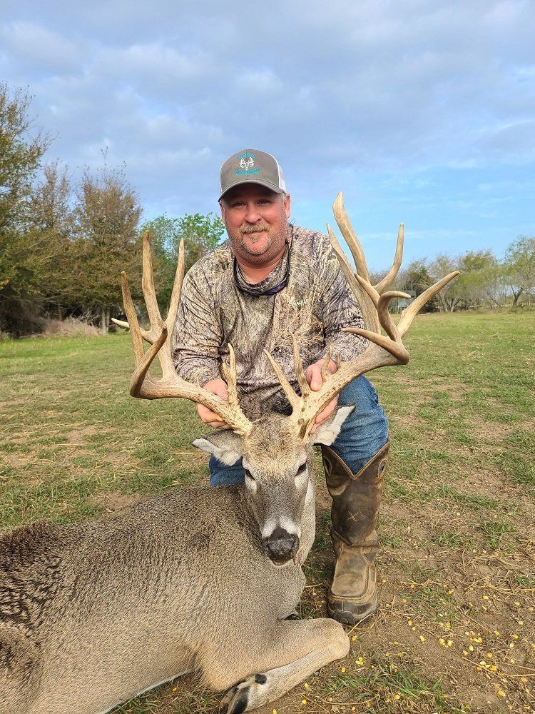 Whitetail Deer Hunting in Texas | MMK Outfitters