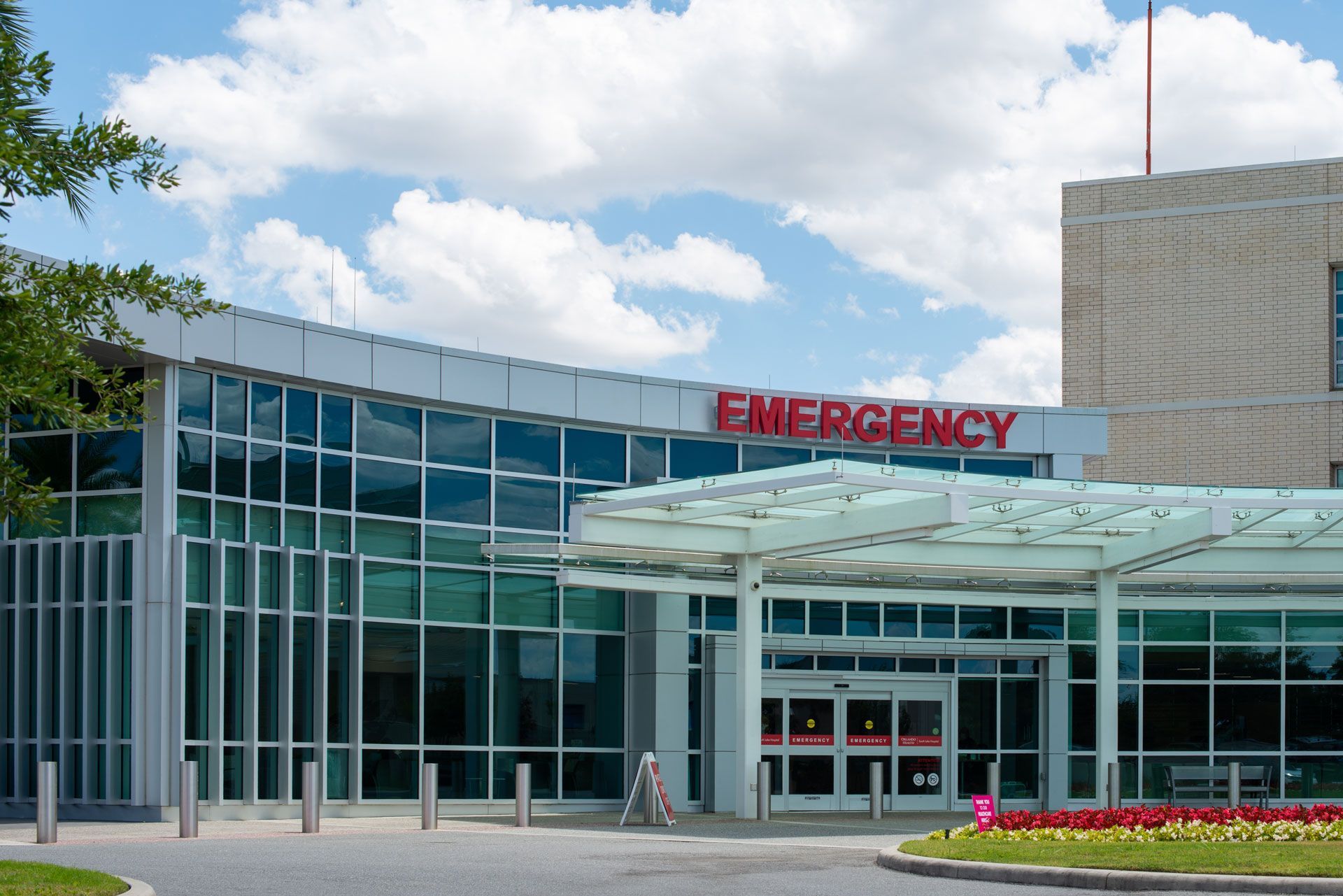 A hospital with an emergency sign above the entrance