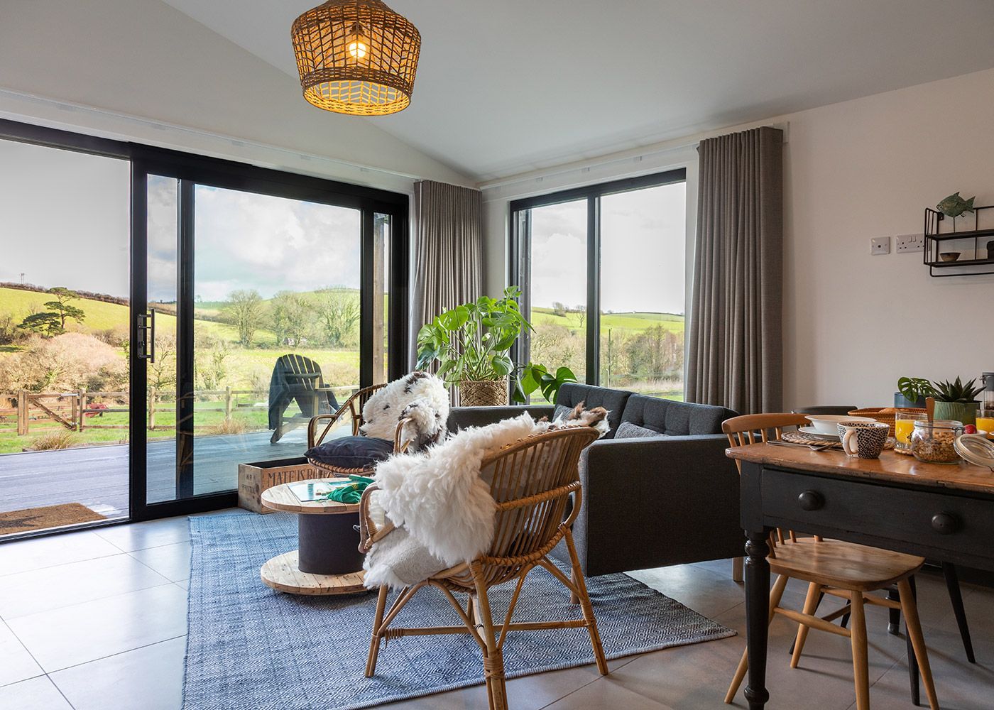 Short break coastal Devon cabin with garden