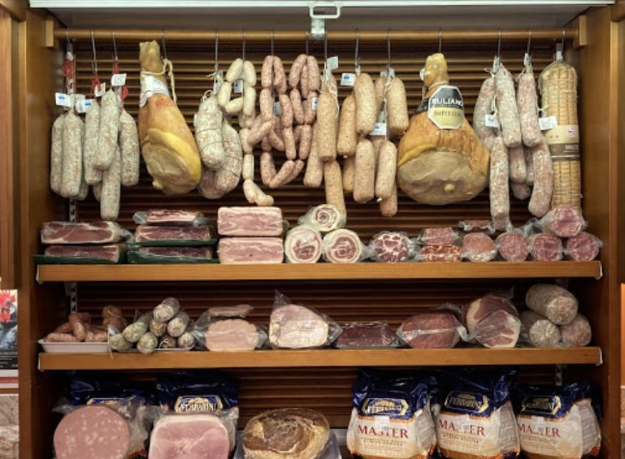 Vendita di salumi e insaccati
