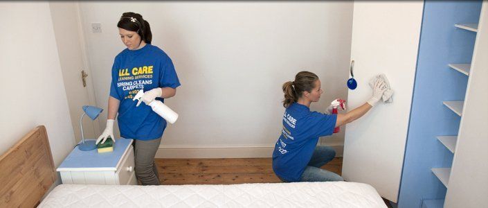 Tenancy Cleans – London – All Care Cleaning – Cleaning an empty bedroom
