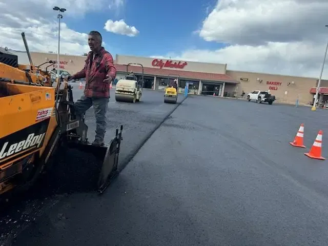 A man is standing next to a machine that says leeling on it.