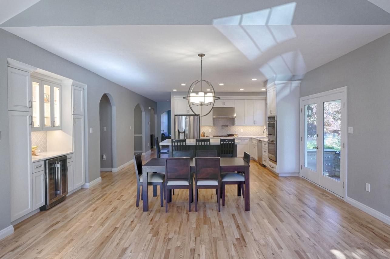 There is a dining room table and chairs in the middle of the room.