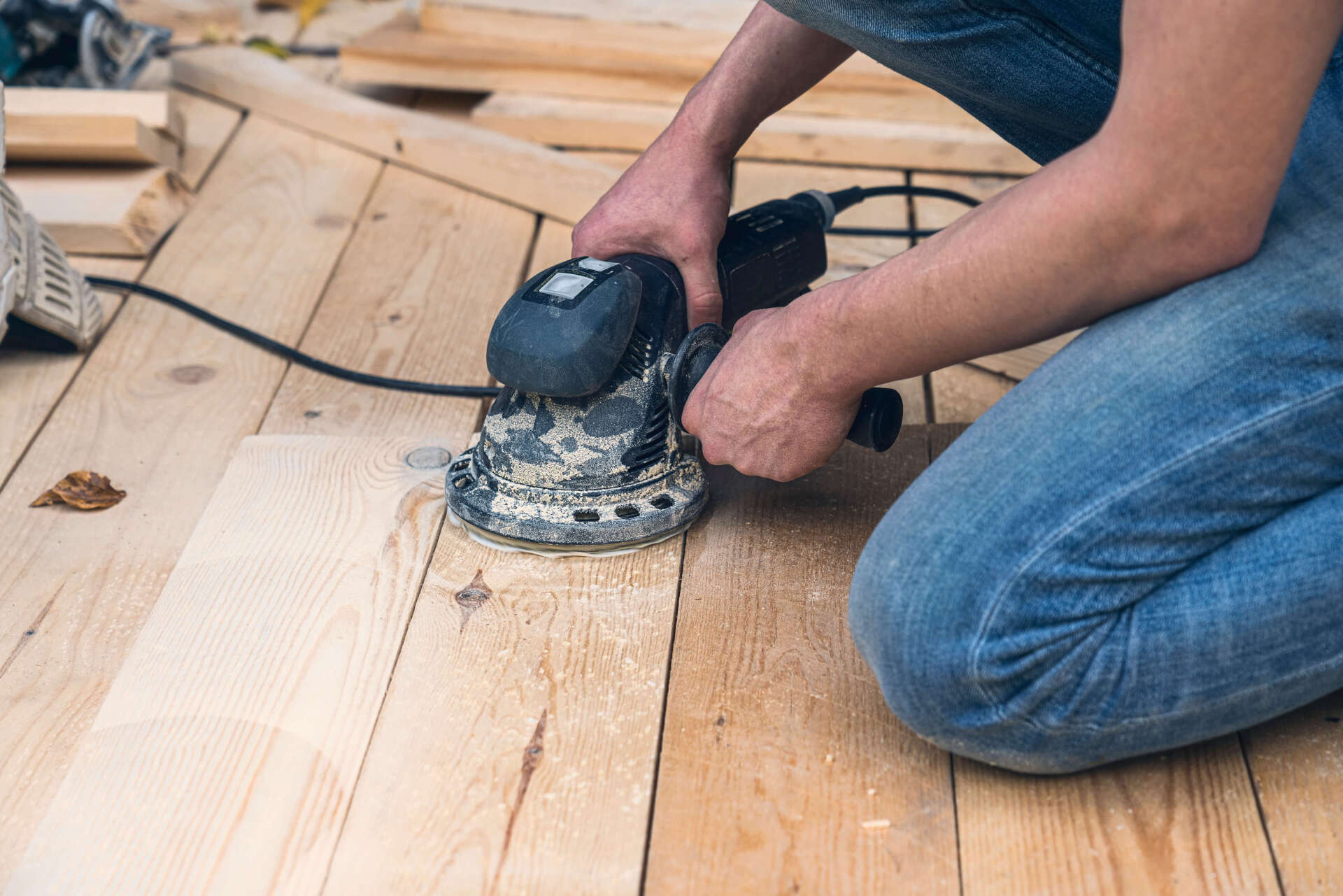 expert sanding timber floor